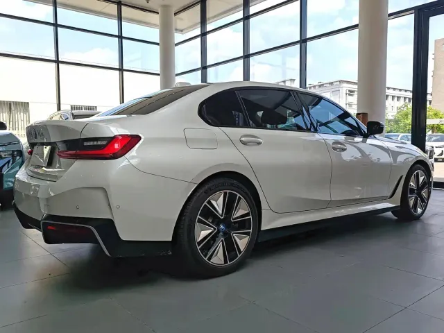 BMW i3 — Фото автомобиля 5