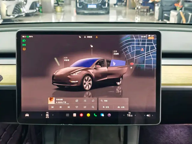 Tesla Model Y — Фото автомобиля 11