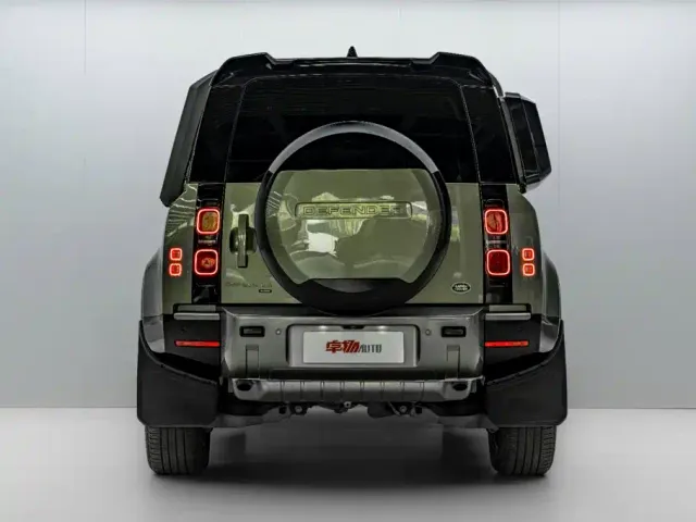 Land Rover Defender — Фото автомобиля 6
