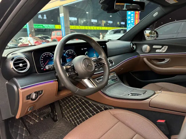 Mercedes-Benz E-Class — Фото автомобиля 4