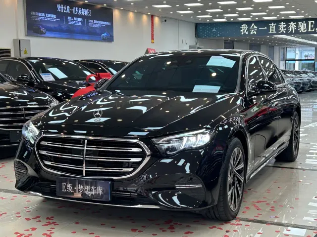 Mercedes-Benz E-Class — Фото автомобиля 3