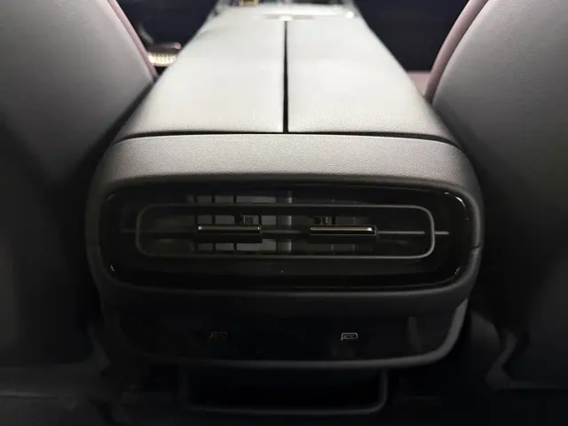 Xiaomi SU7 — Фото автомобиля 20
