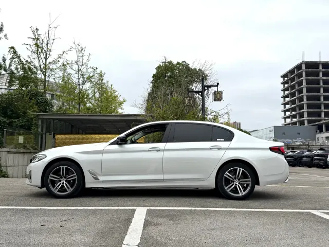 BMW 5 Series — Фото автомобиля 7