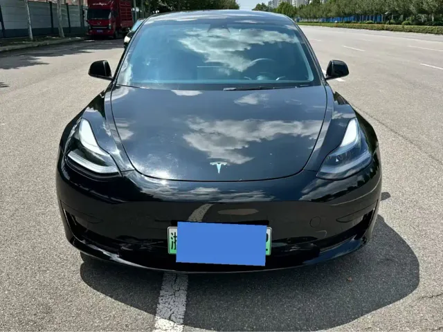 Tesla Model 3 — Фото автомобиля 2
