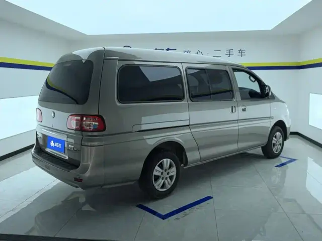 Forthing Lingzhi — Фото автомобиля 3