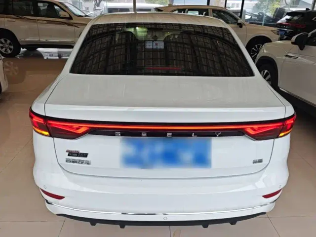 Geely Emgrand — Фото автомобиля 5