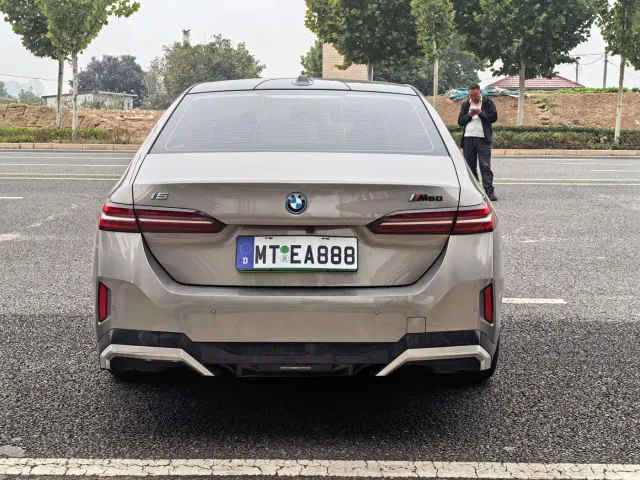 BMW i5 — Фото автомобиля 7
