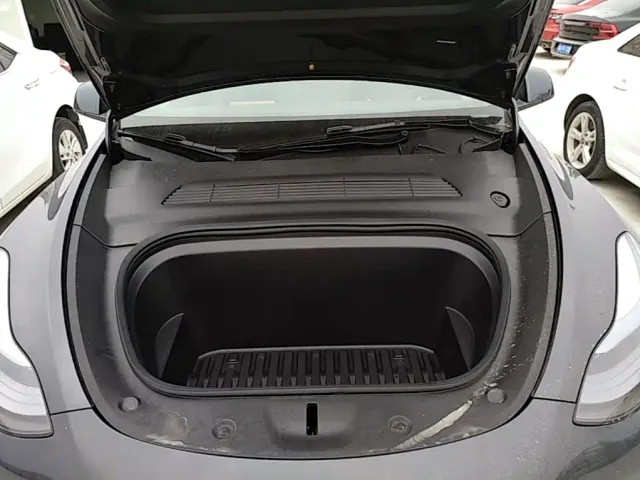Tesla Model Y — Фото автомобиля 15