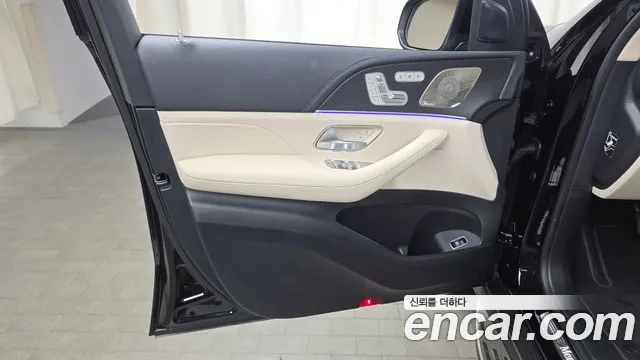 Mercedes-Benz GLE-Class — Фото автомобиля 24