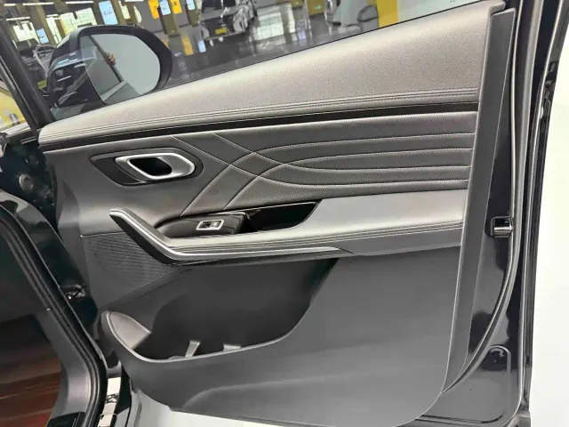 Maxus G90 — Фото автомобиля 8