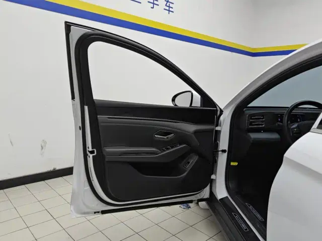BYD Qin L — Фото автомобиля 7