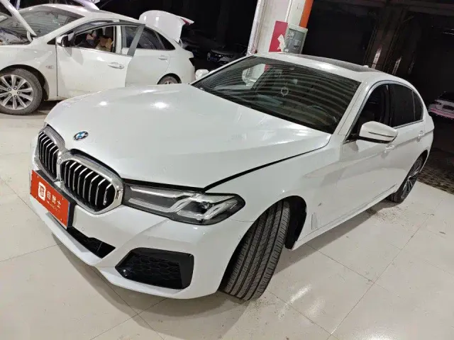 Фотография автомобиля — BMW 5 Series