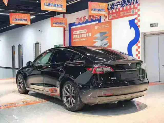 Tesla Model 3 — Фото автомобиля 6