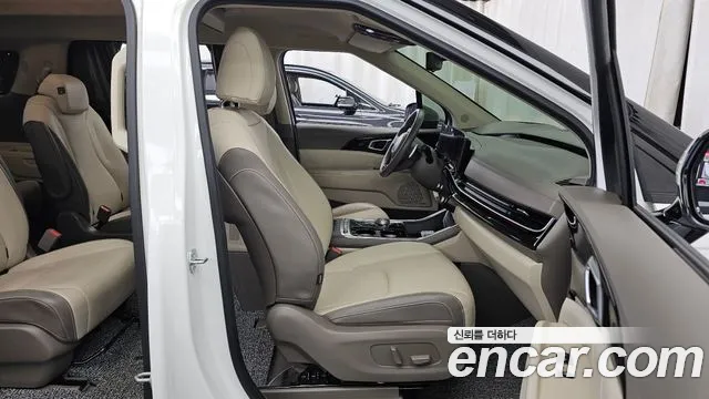 Kia Carnival Generation 4 — Фото автомобиля 17