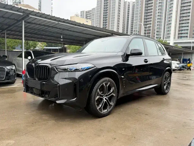 Фотография автомобиля — BMW X5