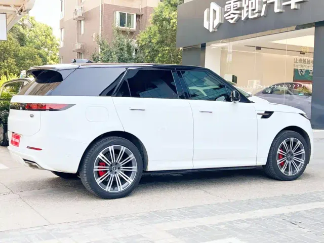 Land Rover Range Rover Sport — Фото автомобиля 9