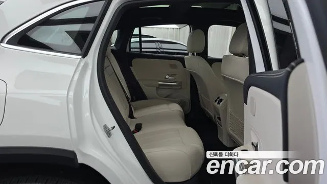 Mercedes-Benz EQA — Фото автомобиля 11
