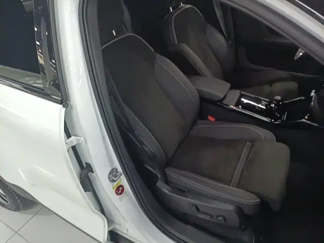 Volvo XC40 — Фото автомобиля 24