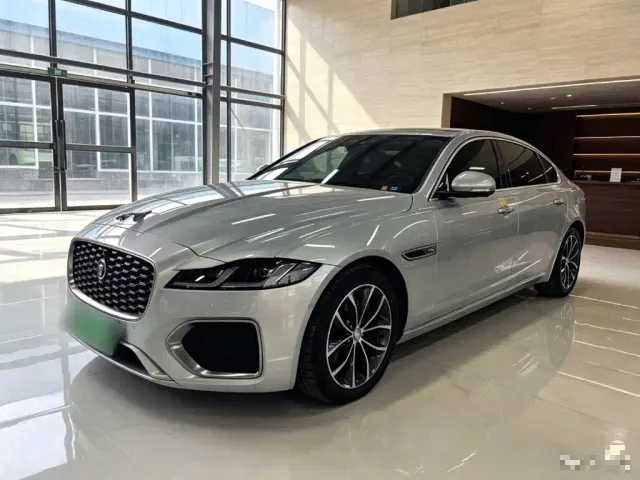 Фотография автомобиля — Jaguar XFL