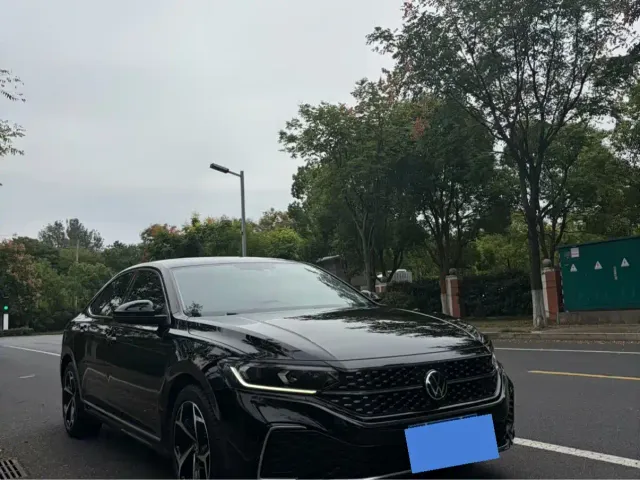 Volkswagen Passat — Фото автомобиля 2