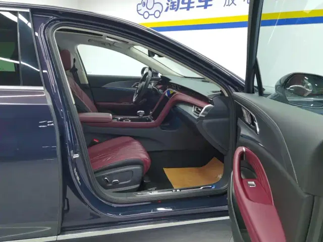 Hongqi H5 — Фото автомобиля 8