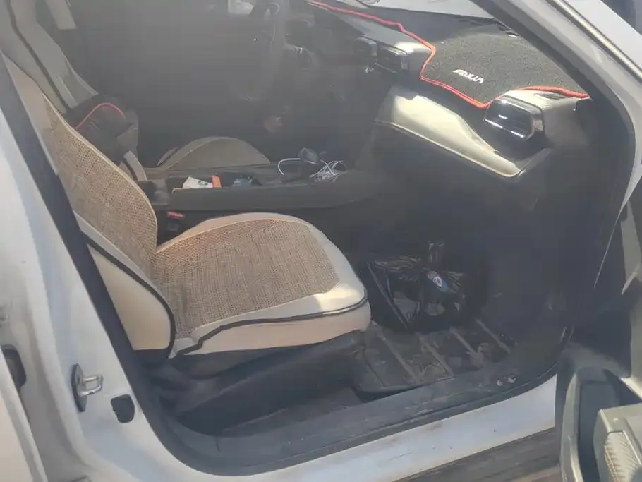 Dongfeng Aeolus Yixuan 2025 1.5L Auto Luxury — Фото автомобиля 8