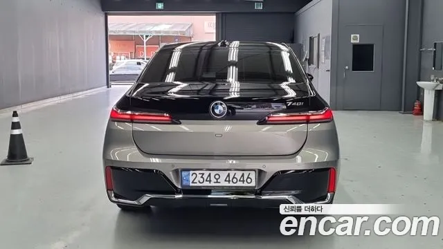 BMW 7 Series G70 — Фото автомобиля 4