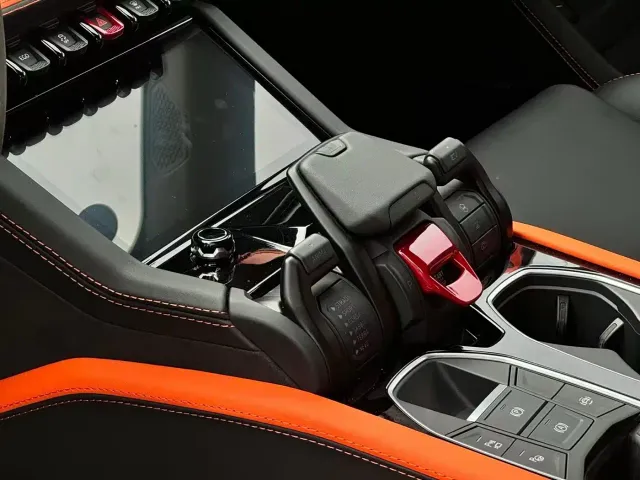 Lamborghini Urus — Фото автомобиля 8