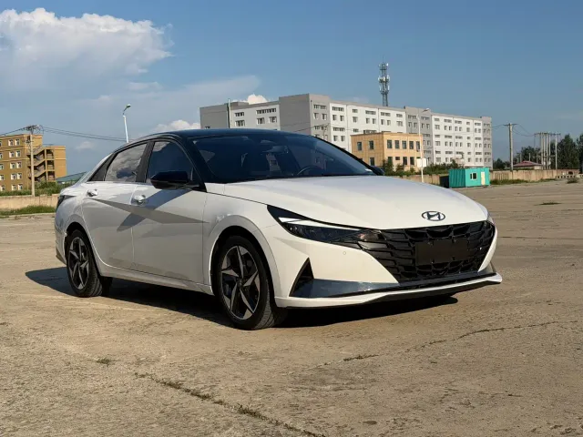 Hyundai Elantra — Фото автомобиля 3