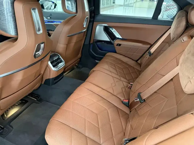 BMW 7 Series — Фото автомобиля 10