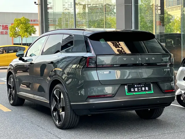 Volvo XC70 Plug-in Hybrid — Фото автомобиля 3