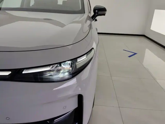 Leapmotor C10 — Фото автомобиля 5