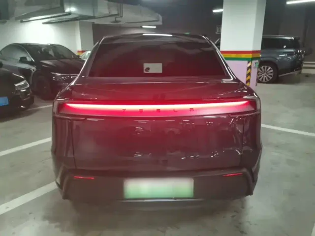 Tesla Model Y — Фото автомобиля 5
