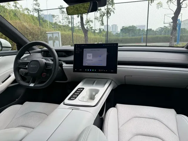 Xiaomi SU7 — Фото автомобиля 8