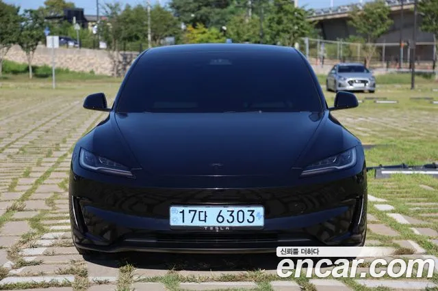 Tesla Model 3 — Фото автомобиля 3