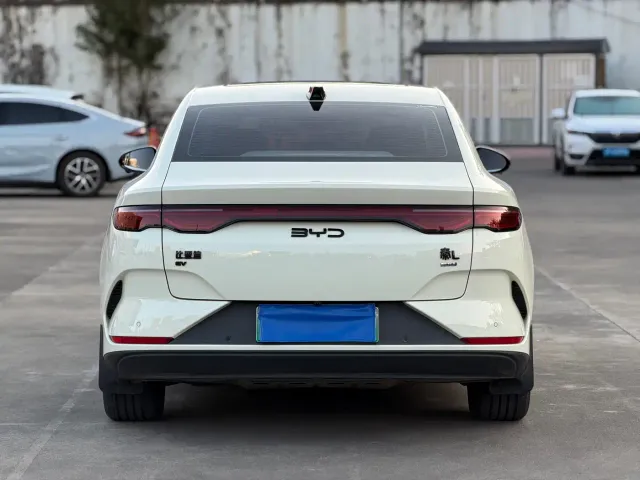 BYD Qin L — Фото автомобиля 5