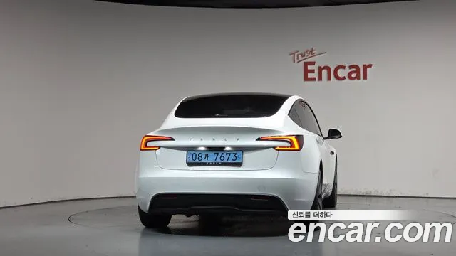 Tesla Model 3 — Фото автомобиля 2