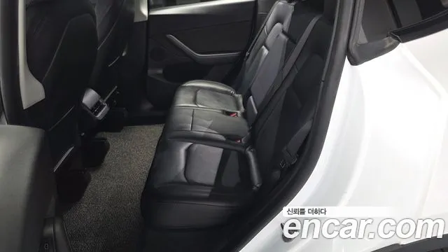 Tesla Model Y — Фото автомобиля 11