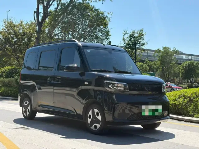 Wuling Zhiguang NEV — Фото автомобиля 3