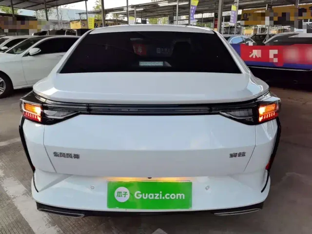 Dongfeng Yixuan — Фото автомобиля 5