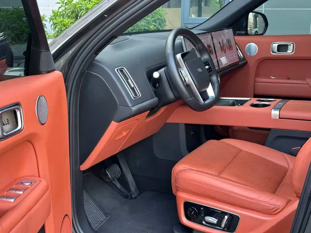 Li Auto L8 — Фото автомобиля 9