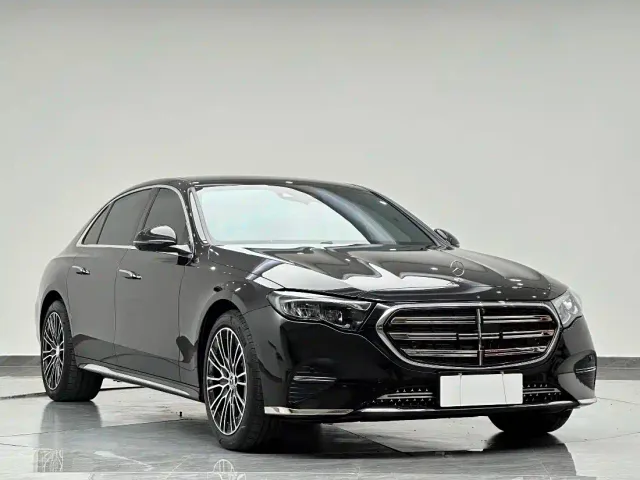 Mercedes-Benz E-Class — Фото автомобиля 3