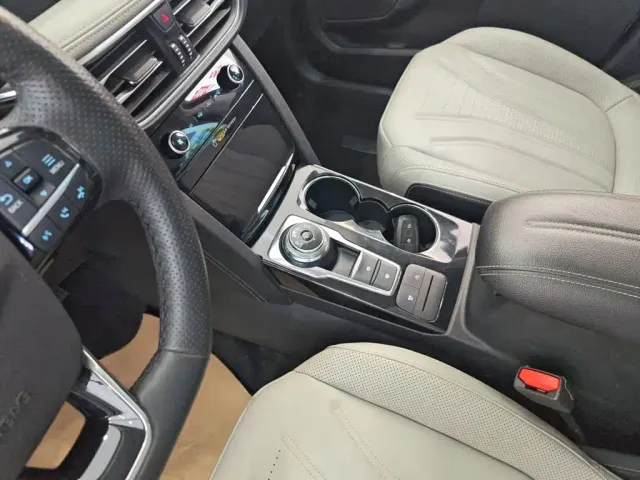 Ford Escape — Фото автомобиля 9