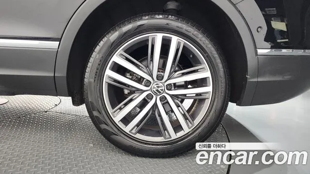 Volkswagen Tiguan — Фото автомобиля 20