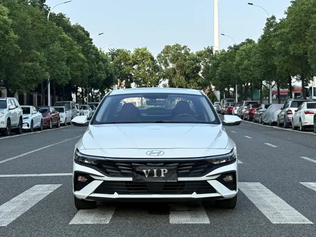 Hyundai Elantra — Фото автомобиля 2