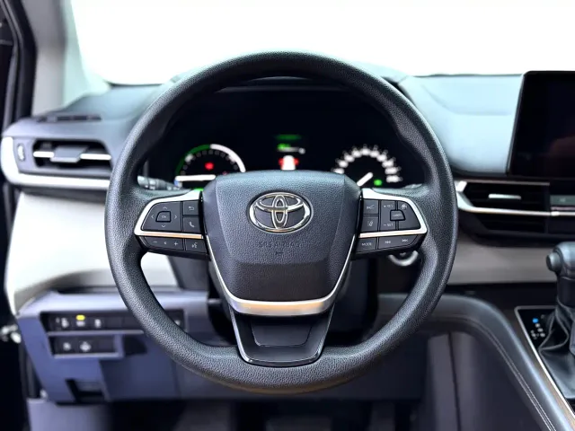 Toyota Sienna — Фото автомобиля 22