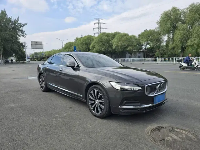 Volvo S90 — Фото автомобиля 3