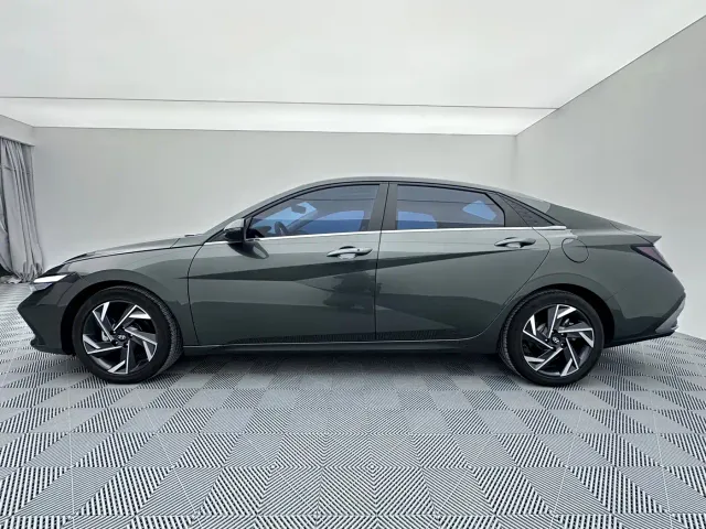 Hyundai Elantra — Фото автомобиля 8