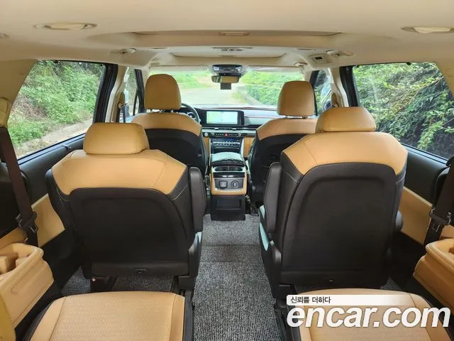Kia Carnival Generation 4 — Фото автомобиля 5