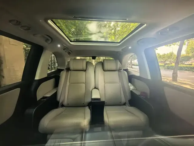 Honda Odyssey 2022 2.0L e:HEV Sharp·Luxury 4-Seater Edition — Фото автомобиля 15